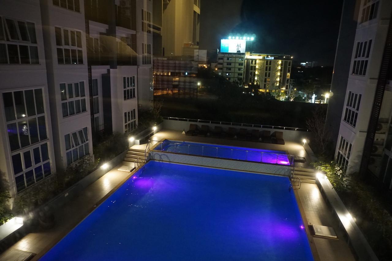 Pool View Room The Prio Chiang Mai Bagian luar foto